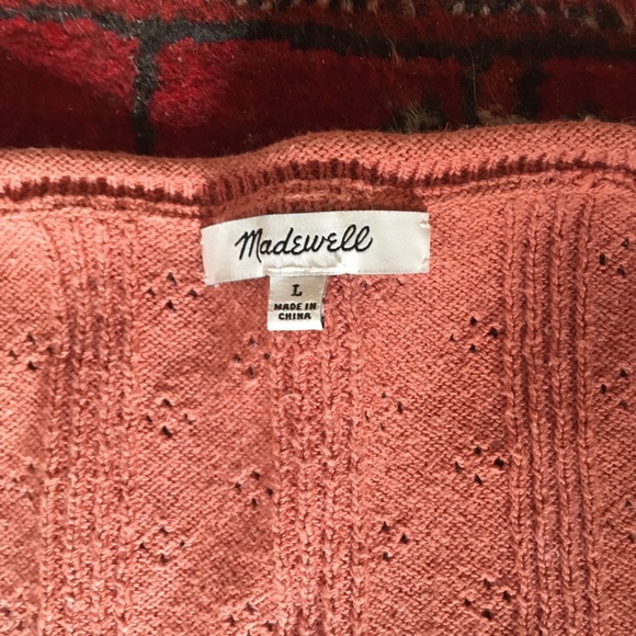 Super Cute Scoop Neck Top! - Picture 2 of 6